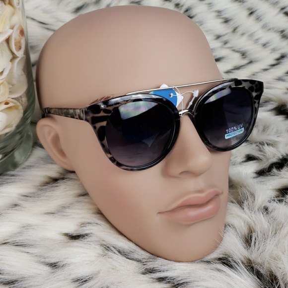 Retro Cat Eye Clear Animal Print Sunglasses - Picture 2 of 7